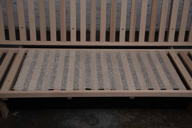 Gleitschutz Unterlage im Standardmaß 60x120cm - passend für alle Größen von Futonsofas.